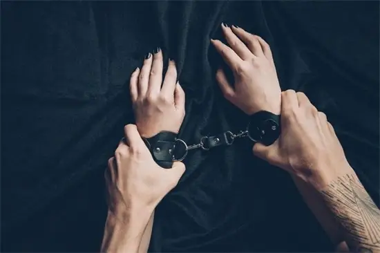 西檬之家-黄金圣水定义：BDSM文化中的特殊互动方式